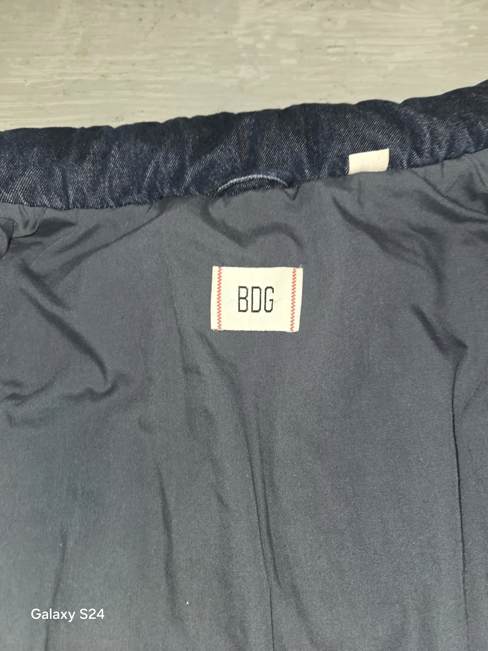 BDG Denim Quilted Puffer Vest in Blue Womens XS - Picture 3 of 6